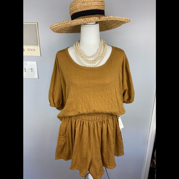 Anthropologie Pants - Anthropology short set